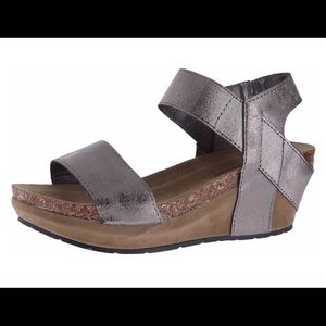 Pierre Dumas Wedges approximately 2.5 inches